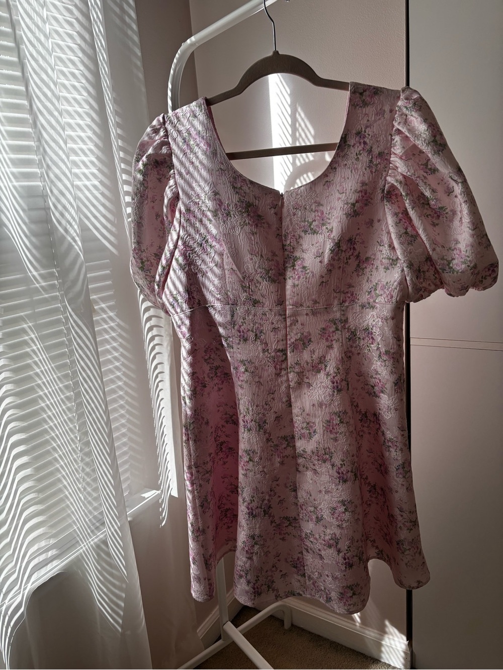 Tuckernuck Hyacinth House Ella Pink Floral Jacquard Puff Sleeve Mini Dress L - Picture 10 of 10